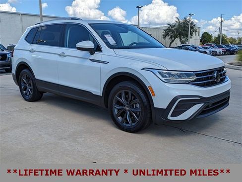 Used 2023 Volkswagen Tiguan SE image 2