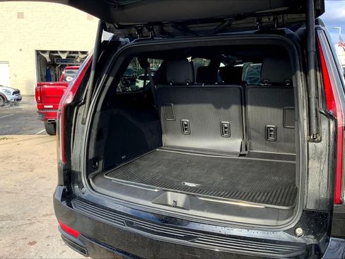 Used 2021 Cadillac Escalade ESV Sport Platinum w/ Heavy-Duty Trailer Package AWD/4WD image 4