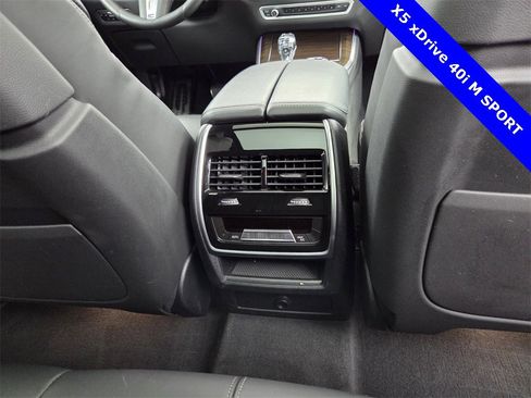 Used 2021 BMW X5 xDrive40i w/ M Sport Package image 27