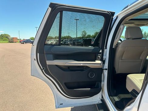 Used 2024 Ford Expedition Limited AWD/4WD image 21