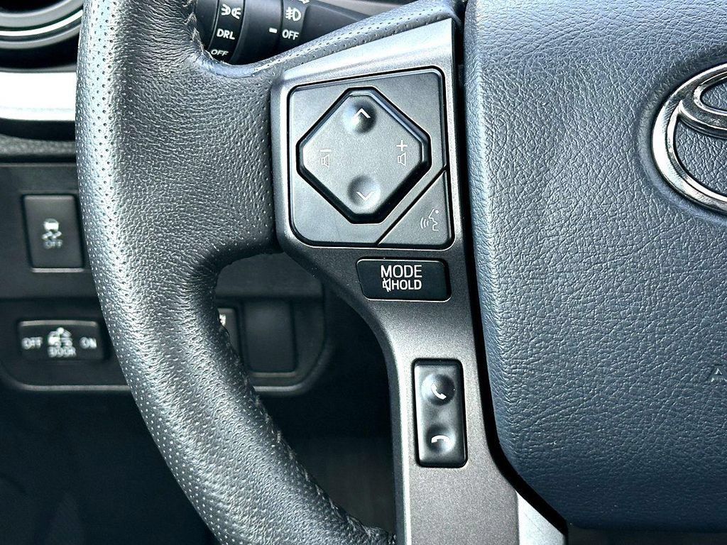 Used 2020 Toyota Tacoma TRD Off-Road w/ Technology Package AWD/4WD image 24