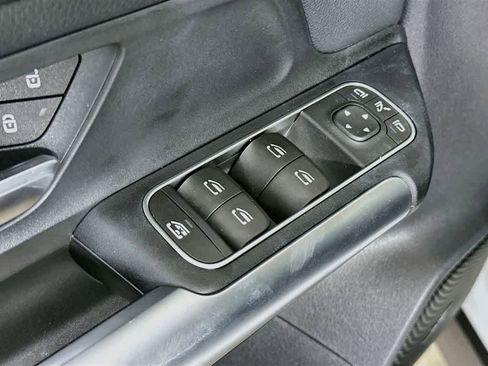 Used 2023 Mercedes-Benz GLA 35 AMG 4MATIC image 30