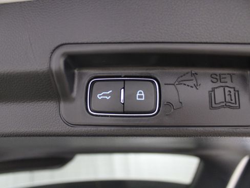 Used 2022 Ford Explorer ST-Line image 19