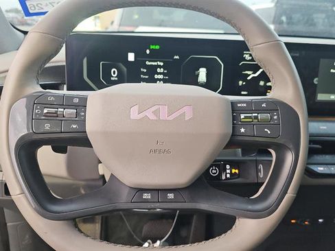 Used 2024 Kia EV9 Land AWD/4WD image 10