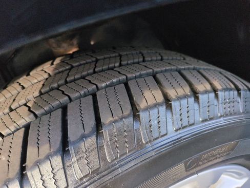 Used 2012 Toyota Venza LE AWD/4WD image 28