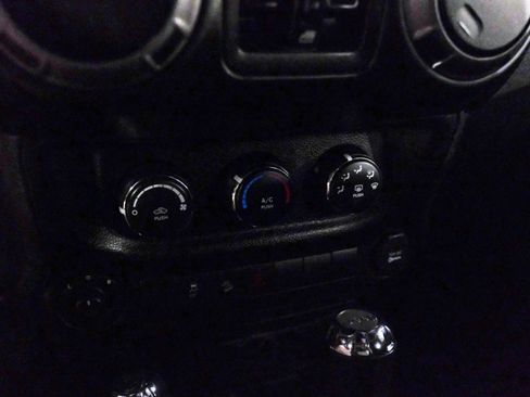 Used 2018 Jeep Wrangler Unlimited Sport S AWD/4WD image 24