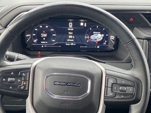 Certified 2023 GMC Yukon Denali image 9