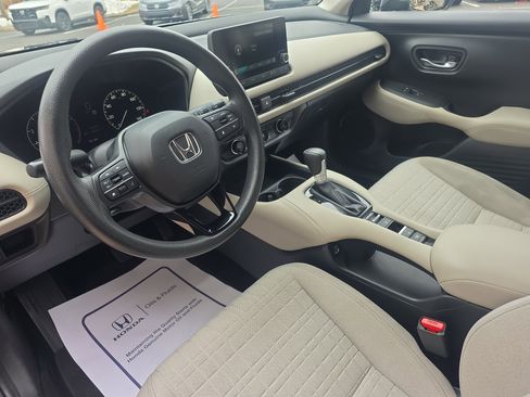 Used 2023 Honda HR-V LX image 10