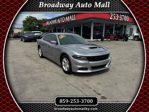 Used 2018 Dodge Charger SXT RWD image 1