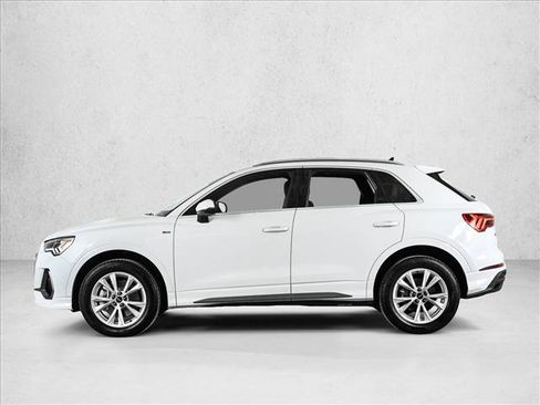 Certified 2025 Audi Q3 2.0T Premium w/ Convenience Package image 9