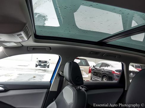 Used 2023 Volkswagen Taos SEL image 11