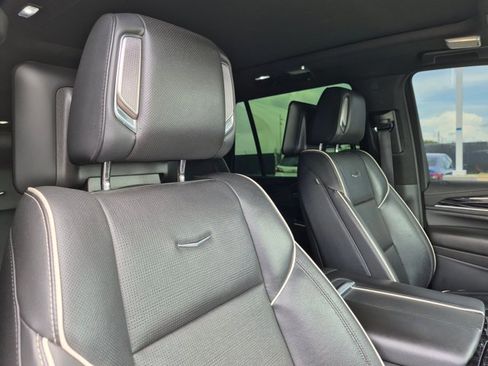 Used 2021 Cadillac Escalade Sport w/ Driver Assist Tech Package AWD/4WD image 18