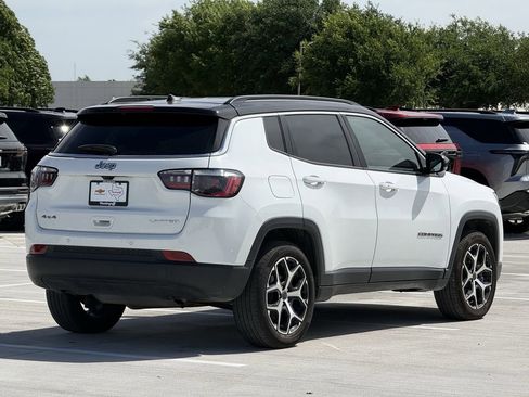 Used 2025 Jeep Compass Limited AWD/4WD image 4