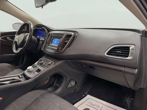 Used 2015 Chrysler 200 Limited w/ Convenience Group image 20