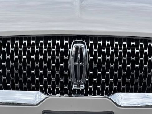Used 2022 Lincoln Aviator Reserve w/ Elements Package Plus AWD/4WD image 48