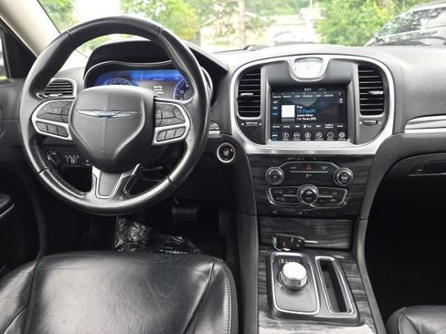 Used 2019 Chrysler 300 Touring w/ Quick Order Package 2EF RWD image 13