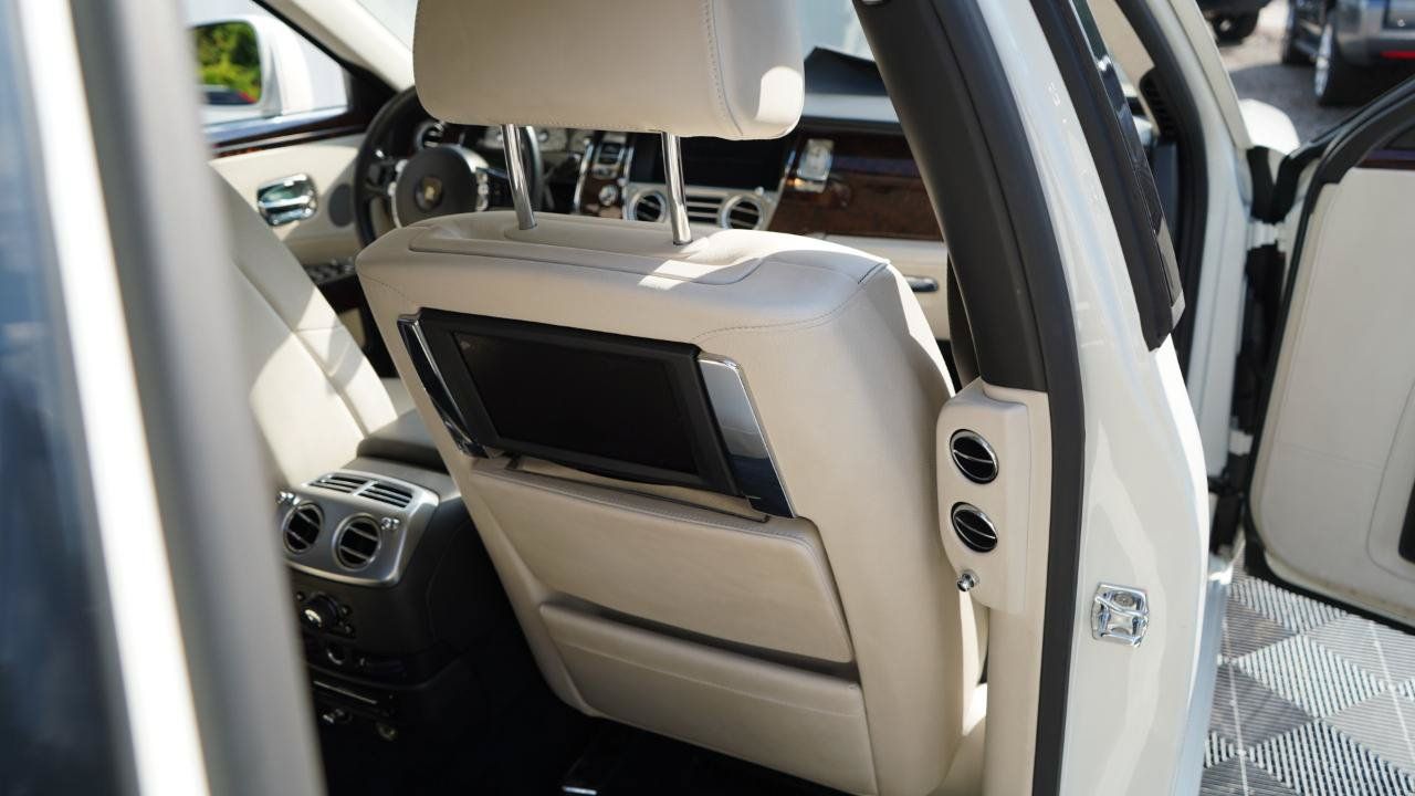 Used 2011 Rolls-Royce Ghost RWD image 53
