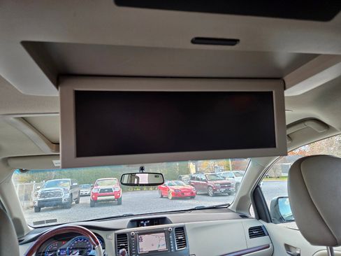 Used 2013 Toyota Sienna Limited image 26