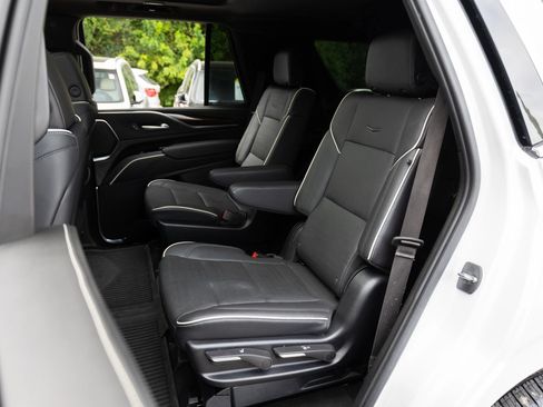Used 2023 Cadillac Escalade Premium Luxury image 27