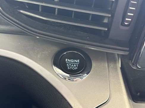 Used 2022 Ford Explorer XLT image 28