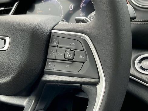 New 2025 Jeep Grand Cherokee L Altitude image 19