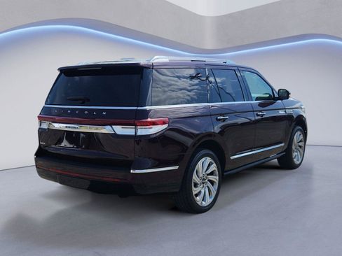 Used 2024 Lincoln Navigator Premiere AWD/4WD image 3