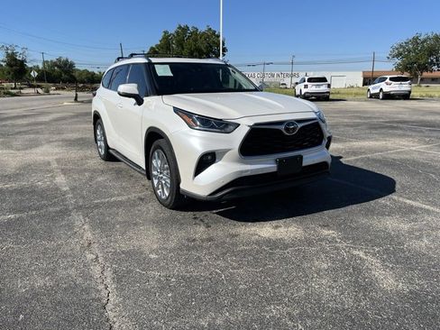 Used 2021 Toyota Highlander Limited image 4
