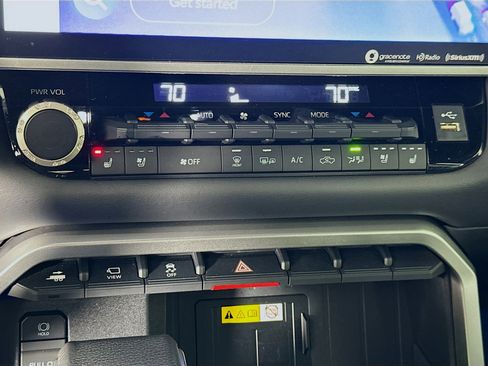 Used 2024 Toyota Tundra Platinum image 23