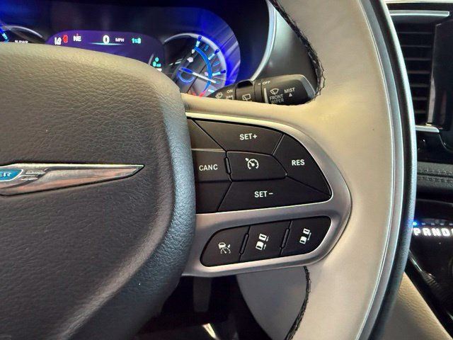 Used 2018 Chrysler Pacifica Limited w/ Advanced Safetytec Group FWD image 19