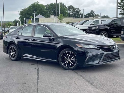 Used 2022 Toyota Camry SE FWD image 1