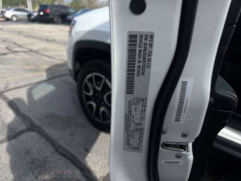 Used 2025 Jeep Compass Trailhawk image 28