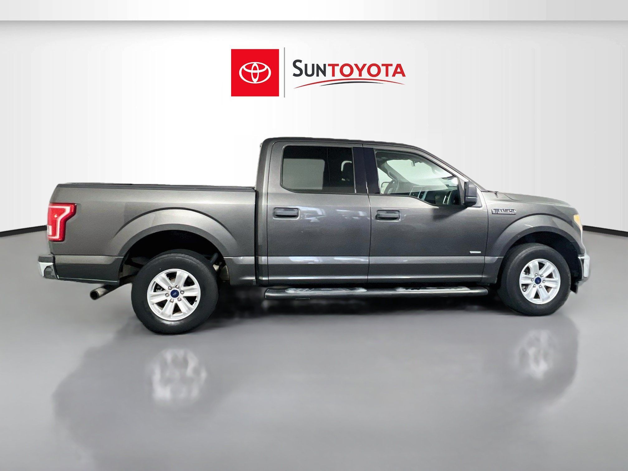 Used 2017 Ford F150 XLT RWD image 2