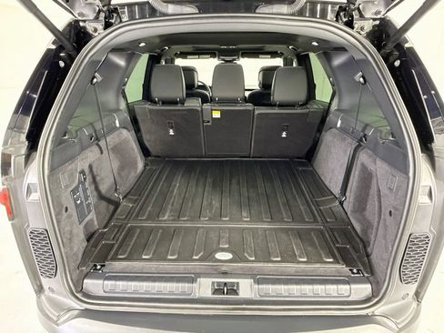 Used 2025 Land Rover Discovery S AWD/4WD image 27