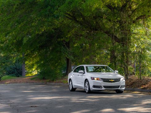Used 2017 Chevrolet Impala LT w/ Convenience Package FWD image 37