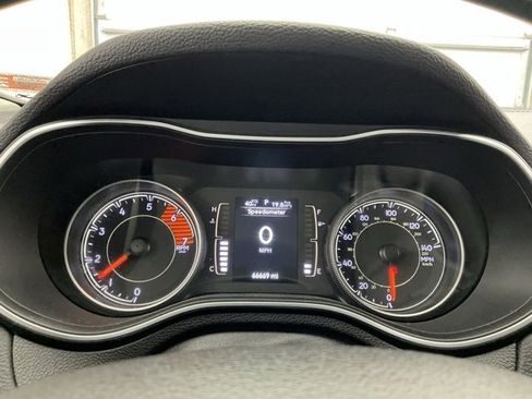 Used 2019 Jeep Cherokee Latitude Plus w/ Comfort/Convenience Group image 9