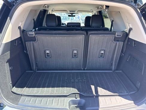 Certified 2024 Nissan Pathfinder SL w/ Black Appearance Package AWD/4WD image 15