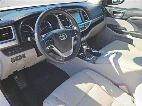 Used 2019 Toyota Highlander Limited image 10