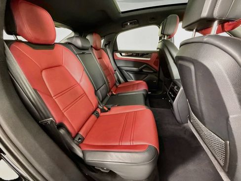 Certified 2024 Porsche Cayenne Coupe AWD/4WD image 29