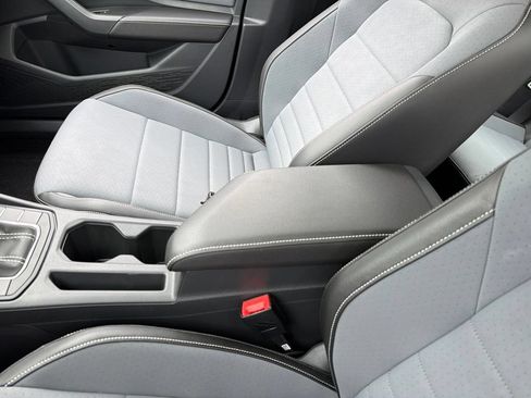 Used 2025 Volkswagen Jetta SE w/ Sunroof Package FWD image 18