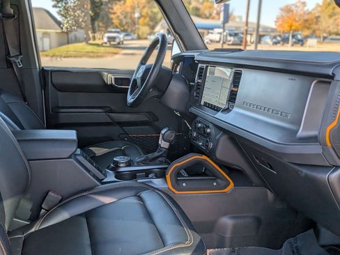 Used 2024 Ford Bronco Badlands image 38