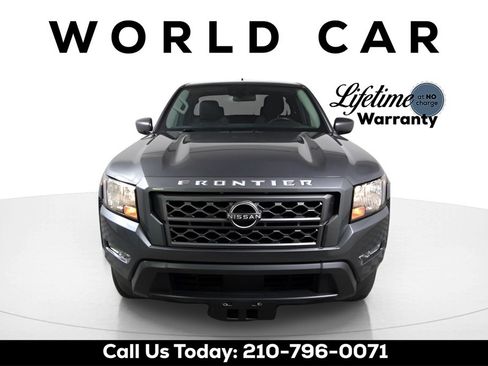 Used 2022 Nissan Frontier SV image 2