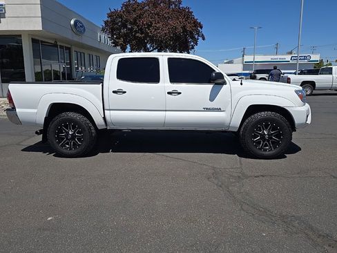 Used 2013 Toyota Tacoma PreRunner w/ SR5 Pkg RWD image 2
