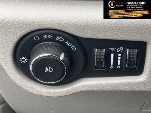 Used 2024 Chrysler Pacifica Plug in Hybrid Select Fwd image 30