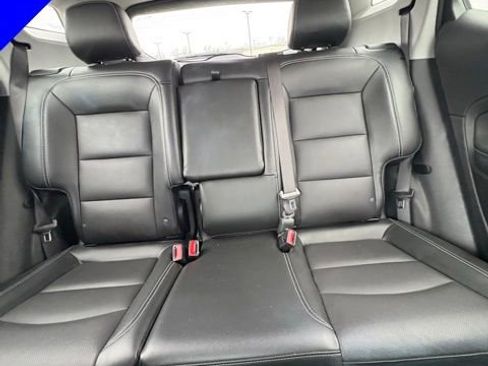 Used 2024 GMC Terrain SLT image 23