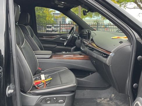 Used 2021 Cadillac Escalade Premium Luxury AWD/4WD image 8