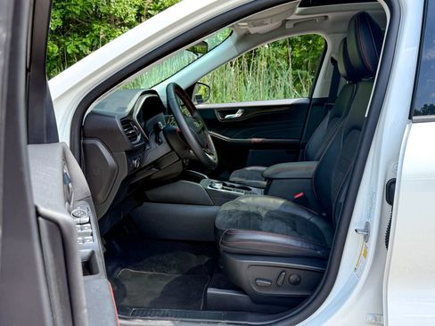 Certified 2022 Ford Escape SEL w/ SEL Stealth AWD Package image 19