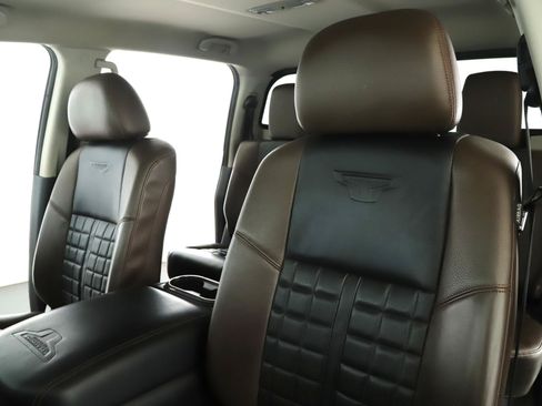 Used 2017 Nissan Titan Platinum Reserve AWD/4WD image 4