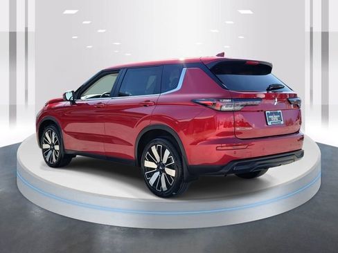 Used 2025 Mitsubishi Outlander SE image 4