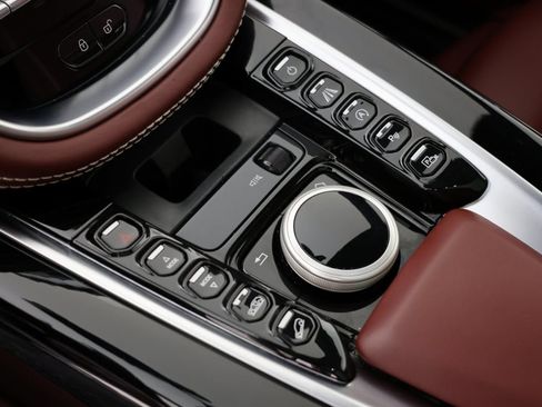 Used 2021 Aston Martin DBX image 25