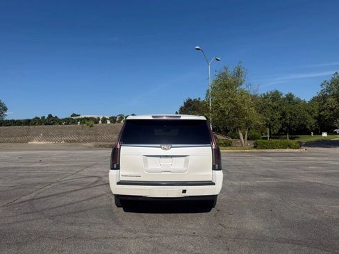 Used 2016 Cadillac Escalade ESV Luxury AWD/4WD image 24